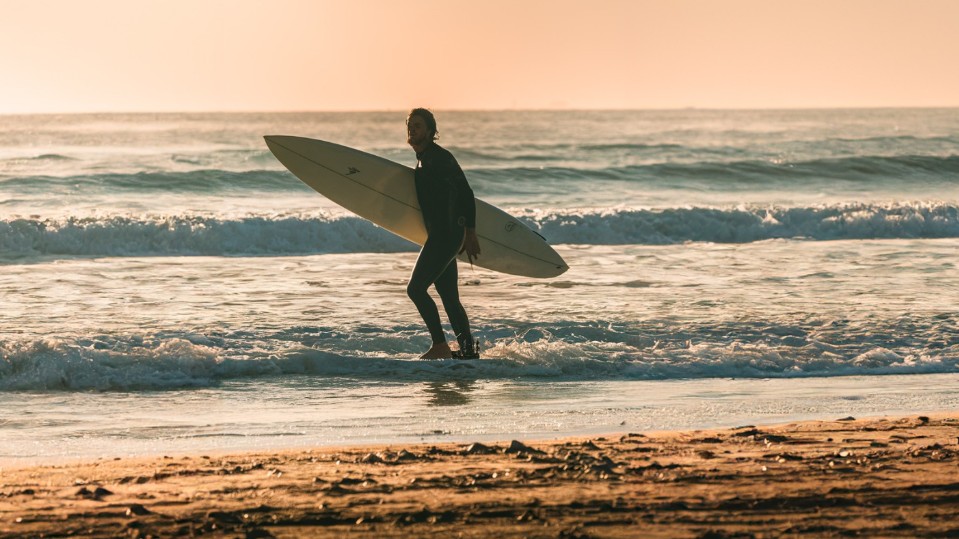 ¿Te apetece disfrutar de las actividades acuáticas que ofrece una de las mejores playas urbanas de Europa?